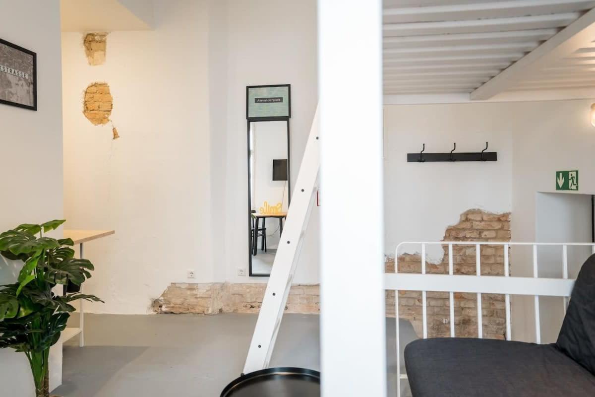 Shabby Chic Self Checkin Free Street Parking Appartement Berlijn