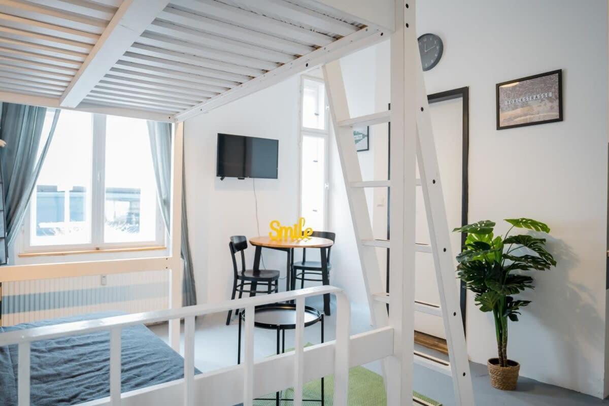 Shabby Chic Self Checkin Free Street Parking Apartment Berlin